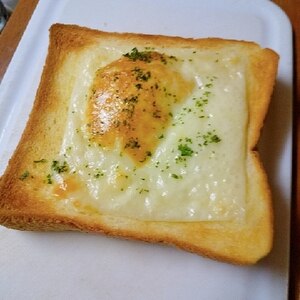 優しい甘さのチーズはちみつトースト